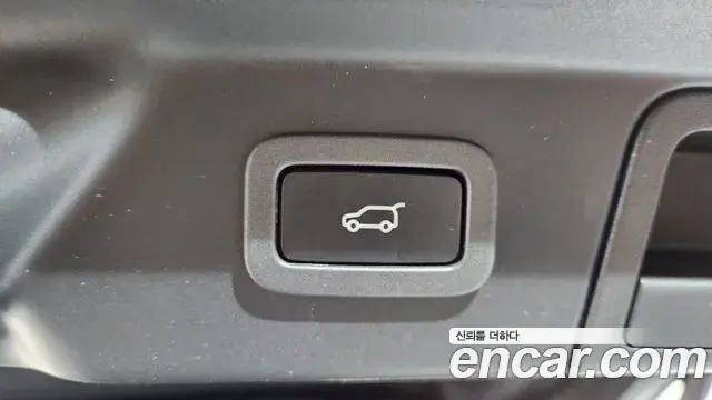 Land Rover Range Rover Velar 2019 — Photo 12/20