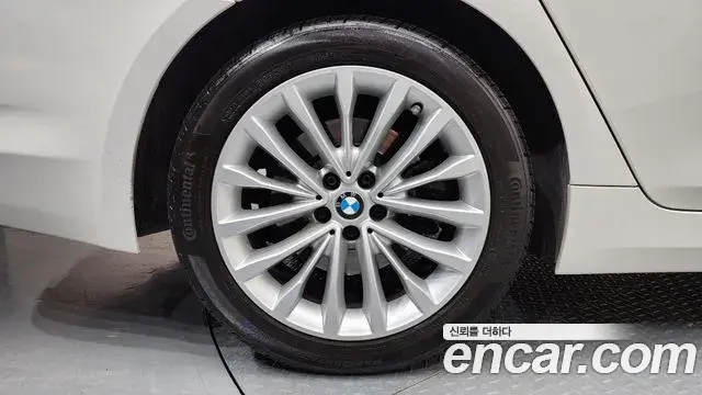 BMW 5 Series 2019 — Фото 4/20