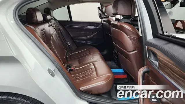 BMW 5 Series 2019 — Фото 10/20