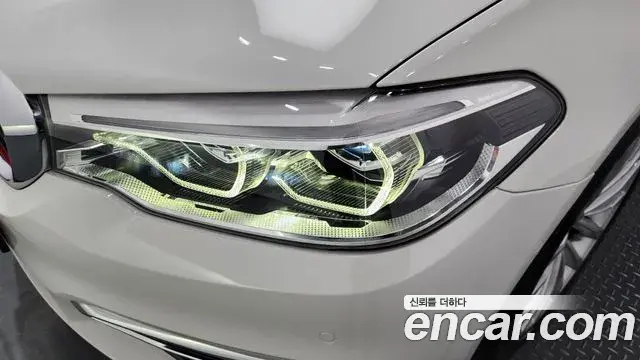 BMW 5 Series 2019 — ფოტო 14/35