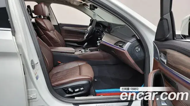 BMW 5 Series 2019 — ფოტო 19/35