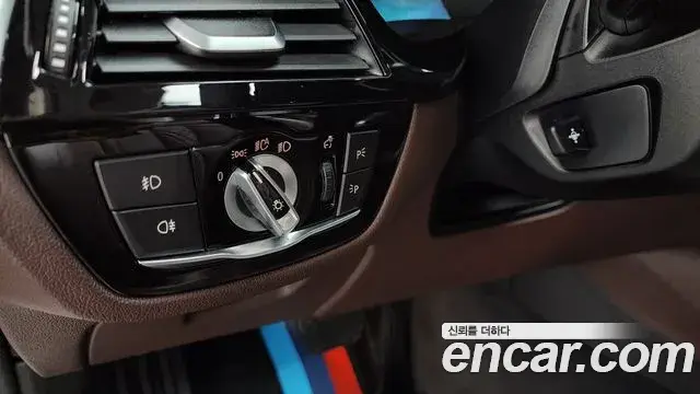 BMW 5 Series 2019 — ფოტო 27/35