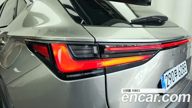 Lexus NX350h 2025 — ფოტო 33/35