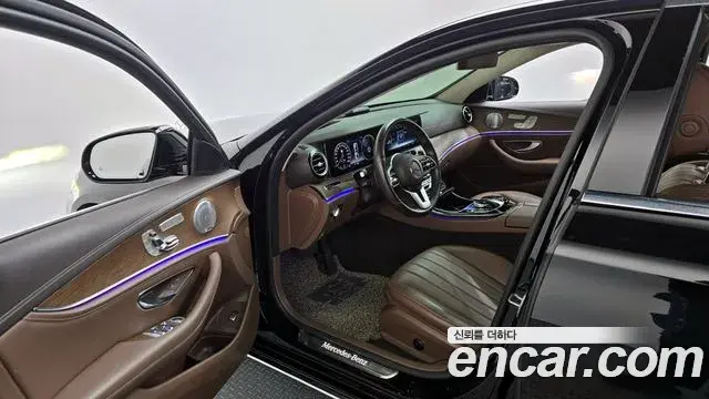 Mercedes-Benz E-Class 2020 — Фото 10/20