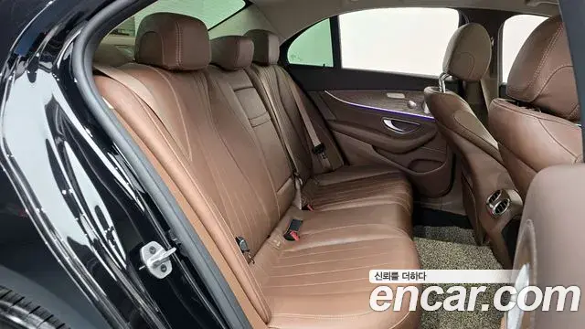 Mercedes-Benz E-Class 2020 — Фото 11/20