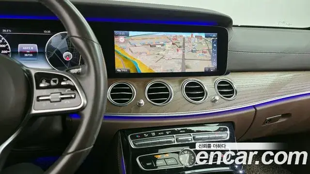 Mercedes-Benz E-Class 2020 — Фото 12/20