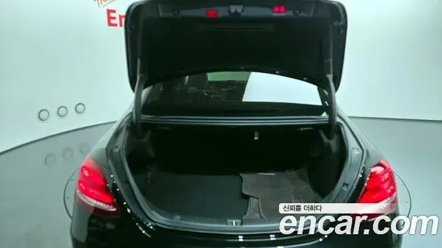 Mercedes-Benz E-Class 2020 — Фото 18/20