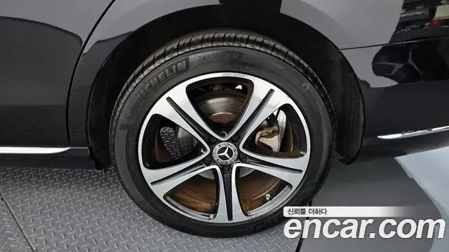 Mercedes-Benz E-Class 2020 — Photo 5/32