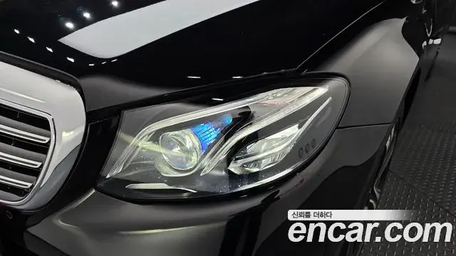 Mercedes-Benz E-Class 2020 — Photo 32/32