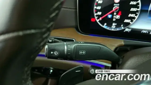 Mercedes-Benz E-Class 2020 — Photo 19/32