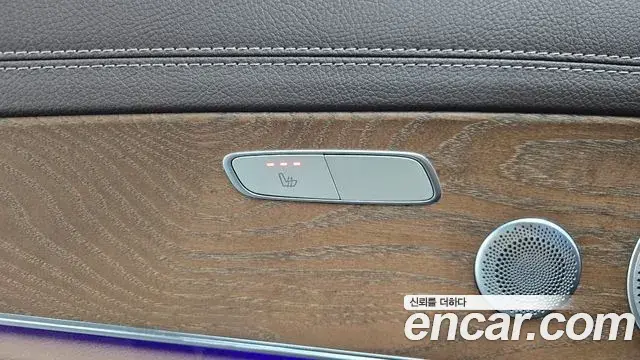 Mercedes-Benz E-Class 2020 — Photo 27/32