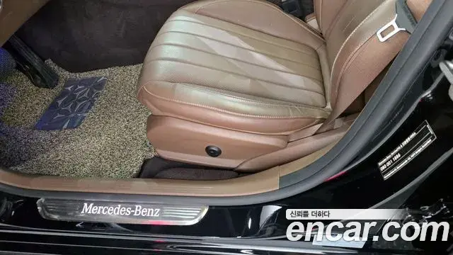 Mercedes-Benz E-Class 2020 — Photo 8/32