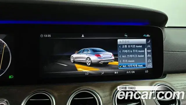 Mercedes-Benz E-Class 2020 — Photo 23/32