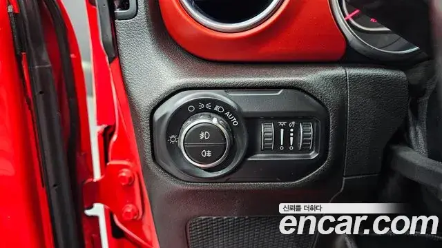 Jeep Wrangler 2019 — Şəkil 10/31