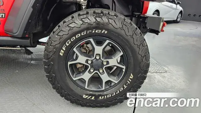 Jeep Wrangler 2019 — Şəkil 28/31