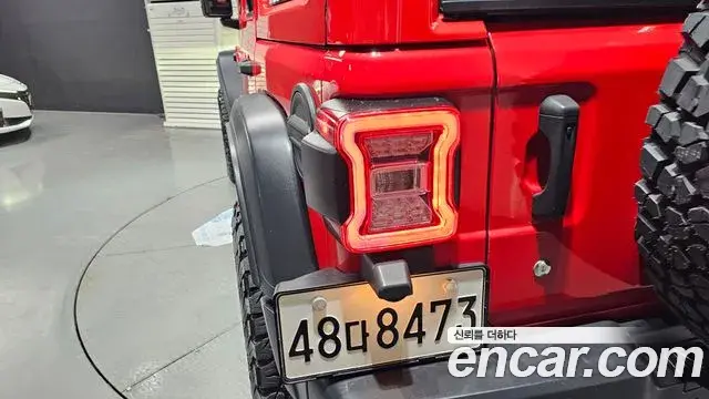 Jeep Wrangler 2019 — Şəkil 14/31