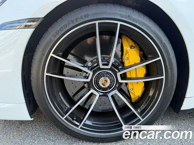 Porsche 911 2021 — Şəkil 10/14