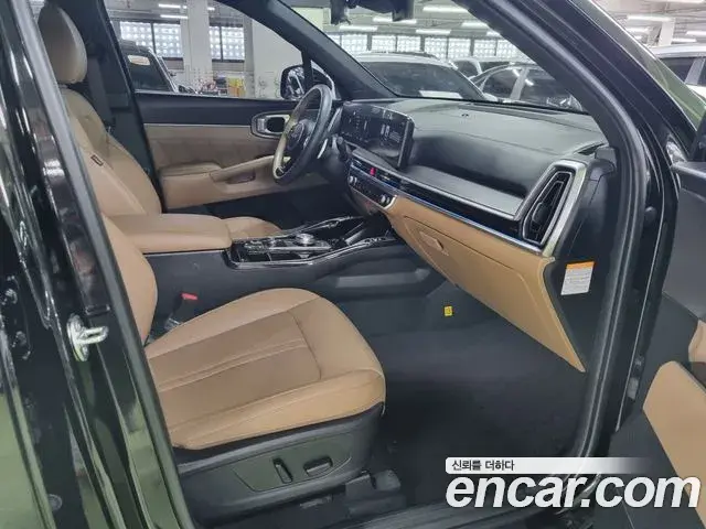 Kia Sorento 2023 — Şəkil 8/18