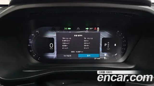 Volvo XC40 2023 — ფოტო 16/39