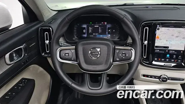 Volvo XC40 2023 — ფოტო 32/39