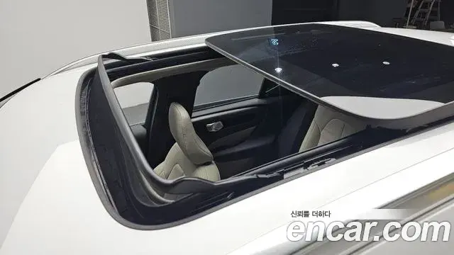Volvo XC40 2023 — ფოტო 27/39