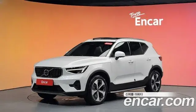 Volvo XC40 2023 — ფოტო 34/39