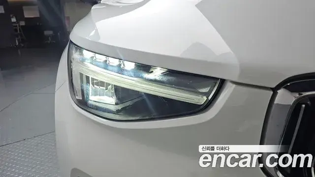 Volvo XC40 2023 — ფოტო 37/39