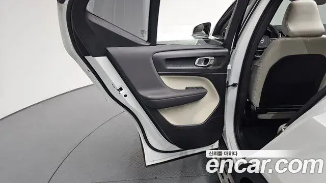Volvo XC40 2023 — ფოტო 39/39