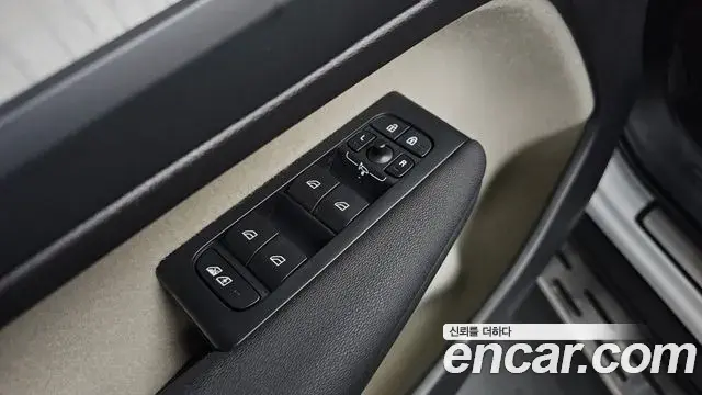 Volvo XC40 2023 — ფოტო 4/39
