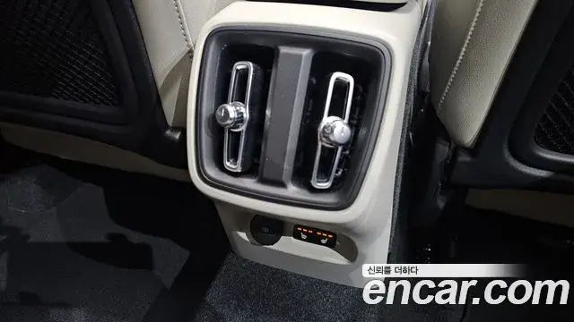 Volvo XC40 2023 — ფოტო 36/39