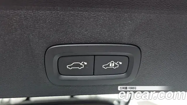 Volvo XC40 2023 — ფოტო 23/39