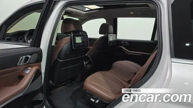 BMW X7 2020 — Photo 8/31