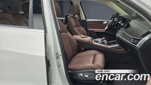 BMW X7 2020 — Photo 25/31