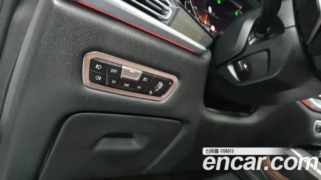 BMW X7 2020 — Photo 28/31