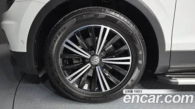 Volkswagen Tiguan 2020 — Photo 8/33