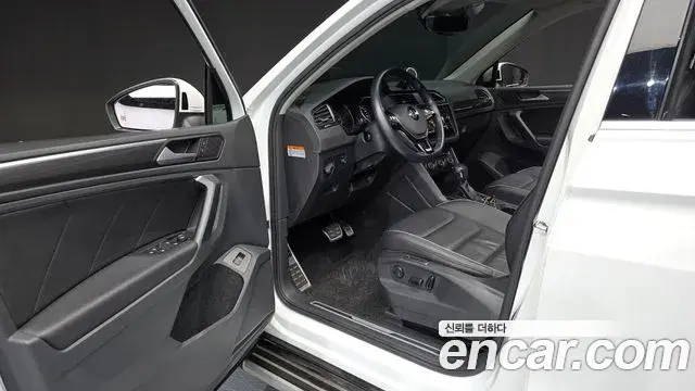 Volkswagen Tiguan 2020 — Photo 5/33