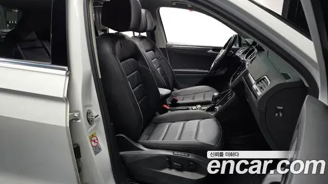 Volkswagen Tiguan 2020 — Photo 20/33