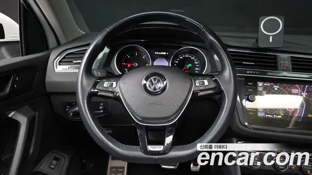 Volkswagen Tiguan 2020 — Photo 25/33