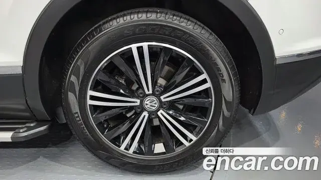 Volkswagen Tiguan 2020 — Photo 24/33