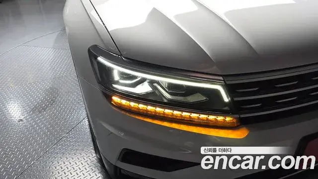 Volkswagen Tiguan 2020 — Photo 14/33