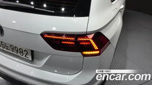 Volkswagen Tiguan 2020 — Photo 17/33