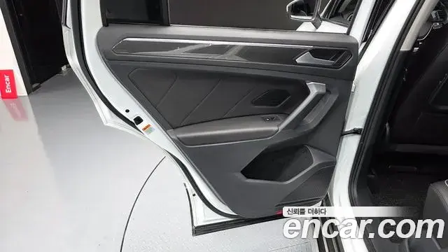 Volkswagen Tiguan 2020 — Photo 18/33