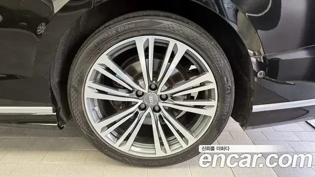 Audi A8 2021 — ფოტო 21/34