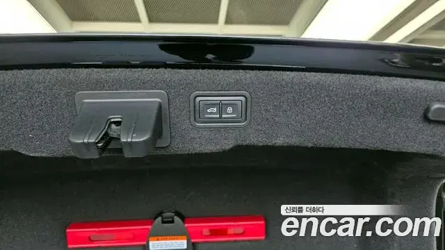 Audi A8 2021 — ფოტო 14/34