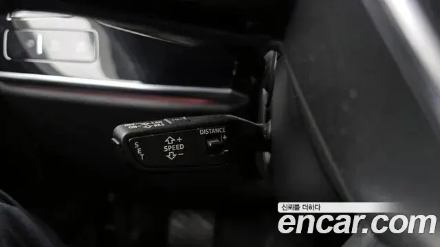 Audi A8 2021 — ფოტო 28/34