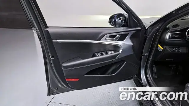 Genesis G70 2018 — Photo 9/30