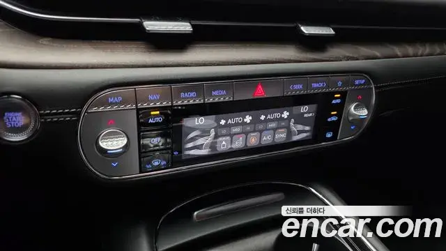Genesis G90 2023 — Photo 15/39