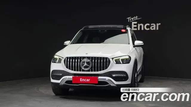 Mercedes-Benz GLE-Class 2021 — Photo 11/20