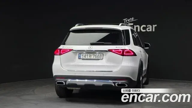 Mercedes-Benz GLE-Class 2021 — Photo 19/20