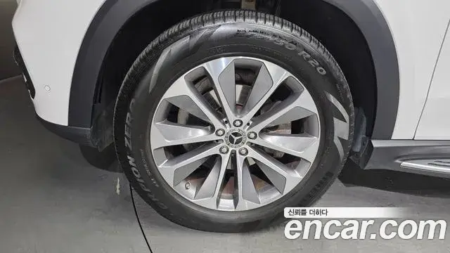Mercedes-Benz GLE-Class 2021 — Photo 8/20